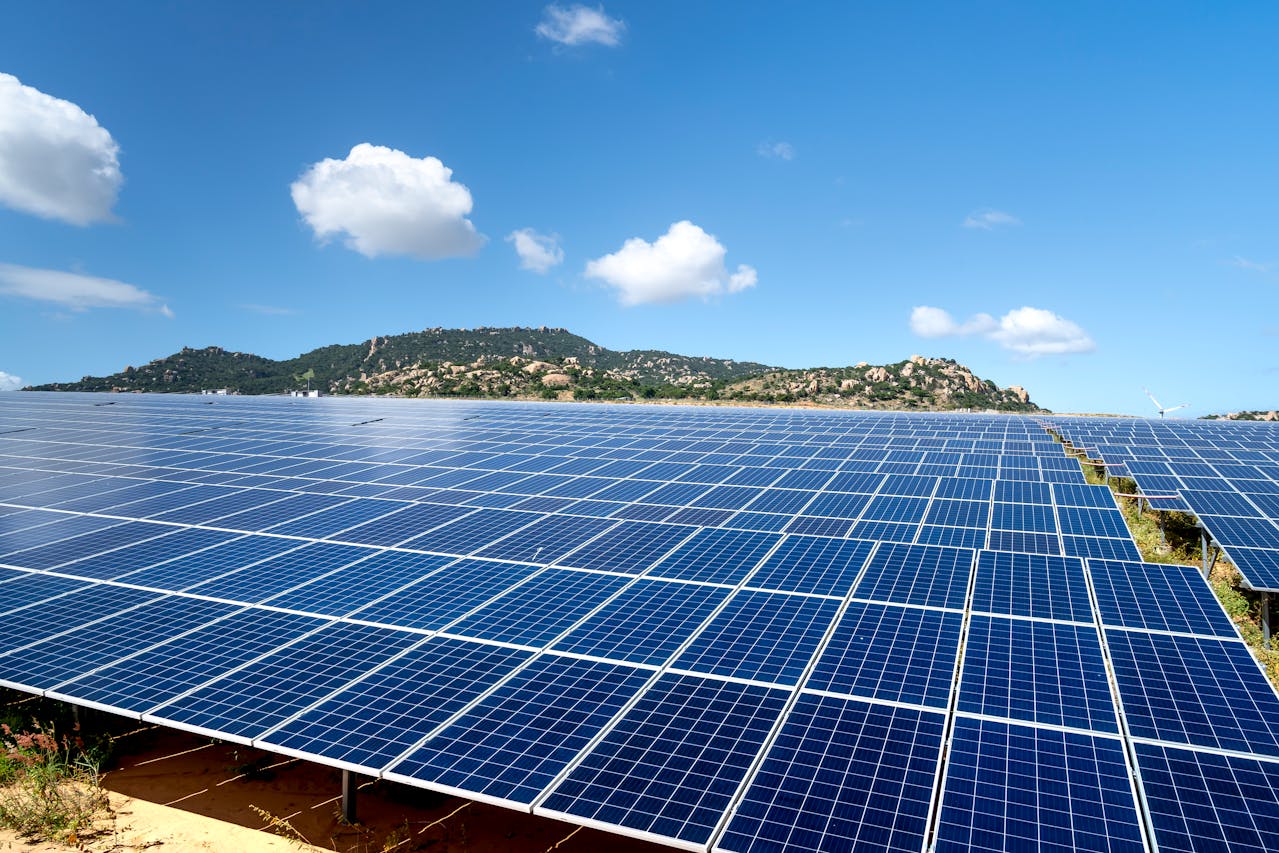 Wie kann die Spannung in einem Photovoltaiknetz reduziert werden?